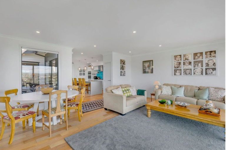 Photo of property in 8 The Track, Plimmerton, Porirua, 5026