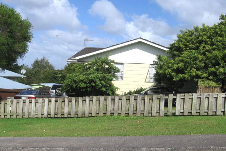 Photo of property in 6 Yule Place, Massey, Auckland, 0614