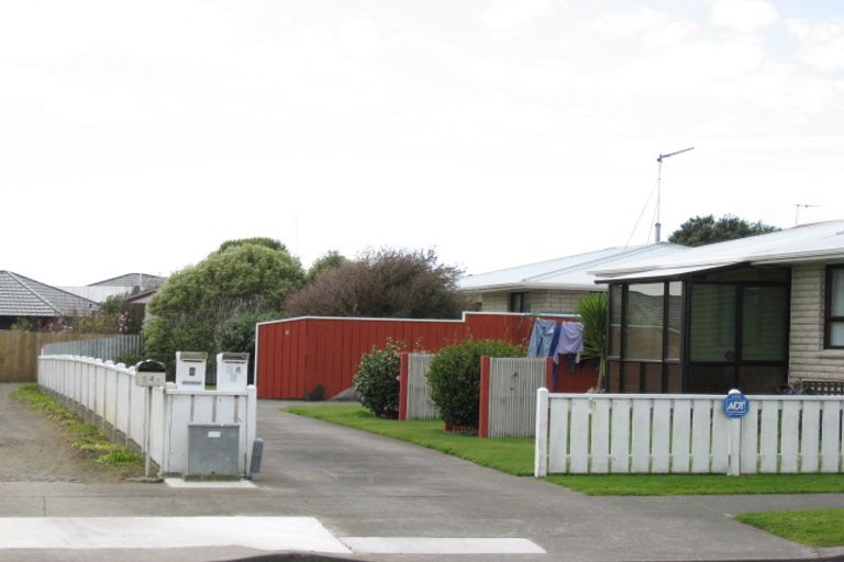 Photo of property in 2/24 Ellesmere Avenue, Bell Block, New Plymouth, 4312