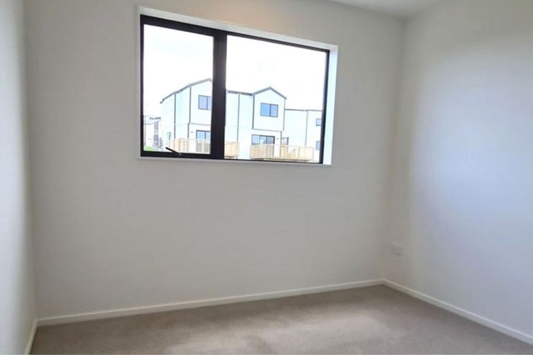 Photo of property in 43b Crestview Rise, Papakura, 2110