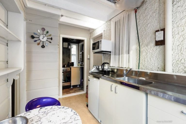 Photo of property in 99 Austin Street, Mount Victoria, Wellington, 6011