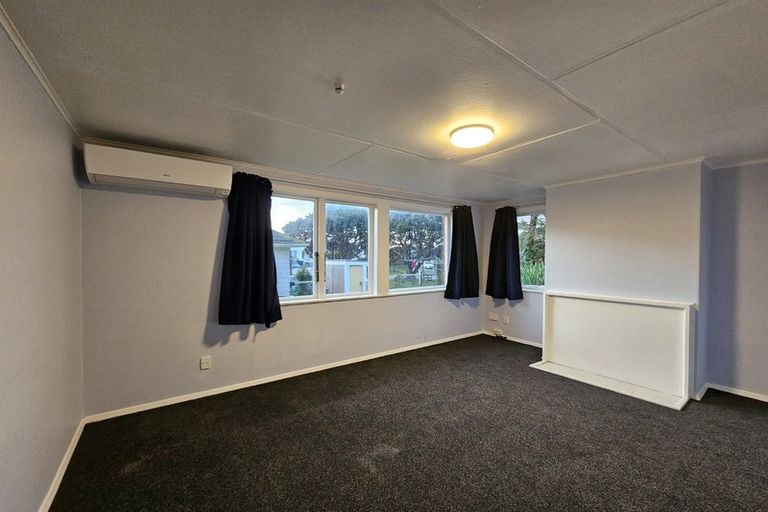 Photo of property in 3 Aberfeldy Street, Cannons Creek, Porirua, 5024