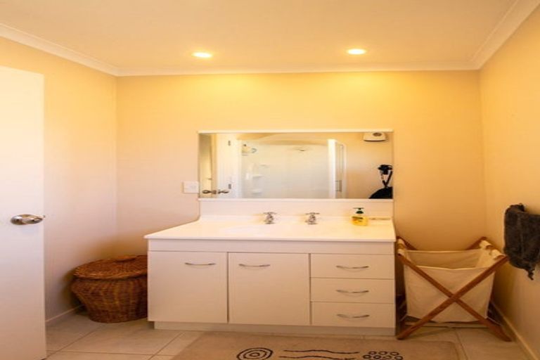 Photo of property in 22 John Street, Winton, 9720