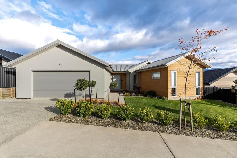 Photo of property in 8 The Heights Avenue, Wanaka, 9305