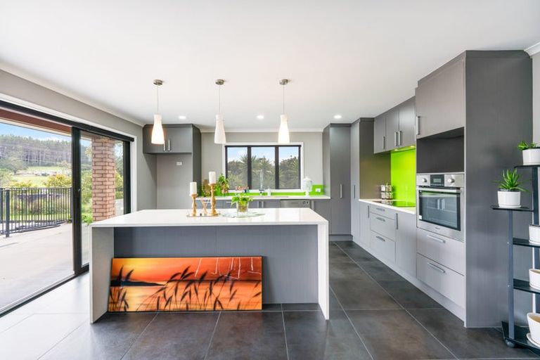 Photo of property in 165b Oraha Road, Kumeu, 0892