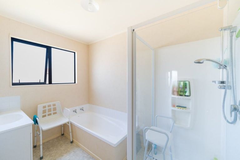 Photo of property in 14 Jordan Way, Kelvin Grove, Palmerston North, 4414