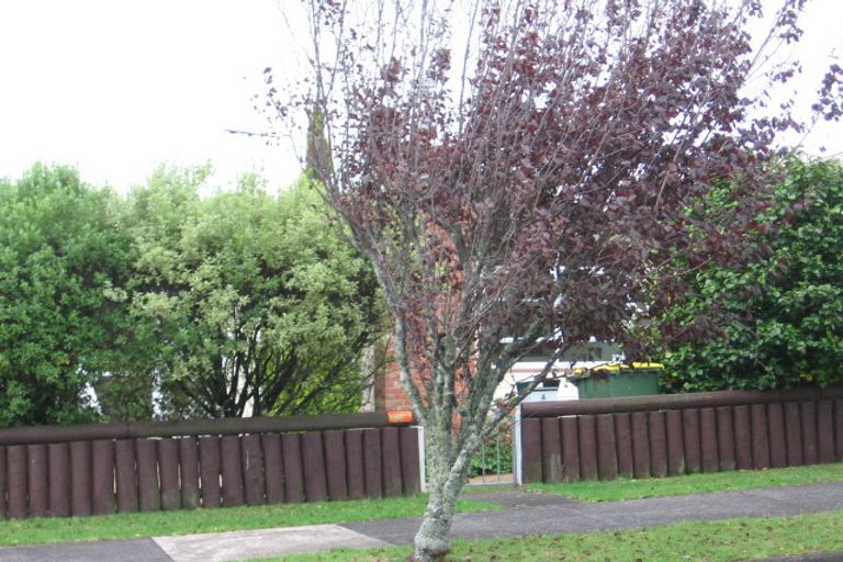 Photo of property in 4 Miltonia Avenue, Te Atatu South, Auckland, 0610