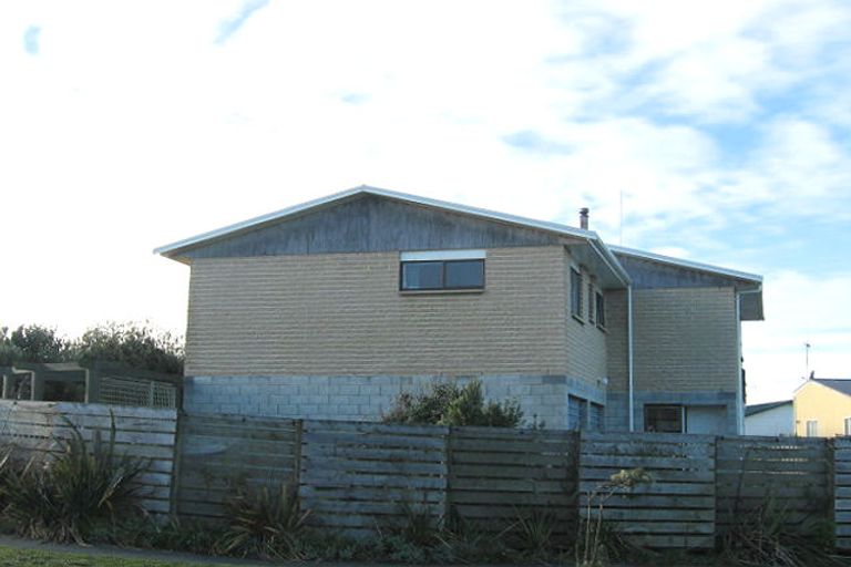 Photo of property in 17 Scott Avenue, Otaki Beach, Otaki, 5512