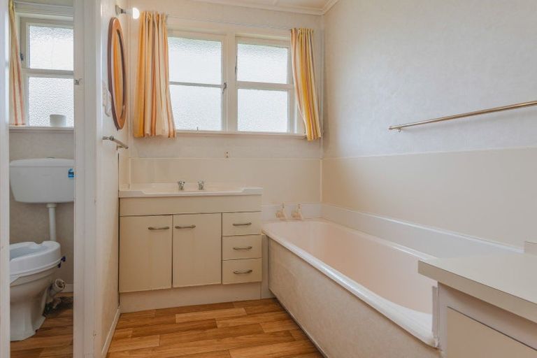 Photo of property in 76 Mclean Street, Woodville, 4920