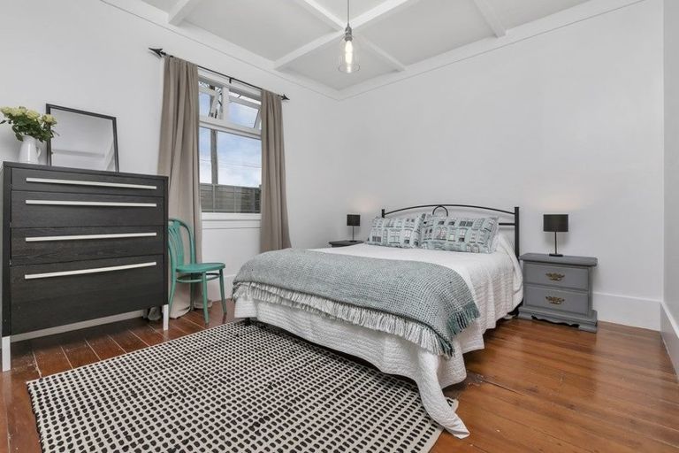 Photo of property in 83 Beach Haven Road, Beach Haven, Auckland, 0626