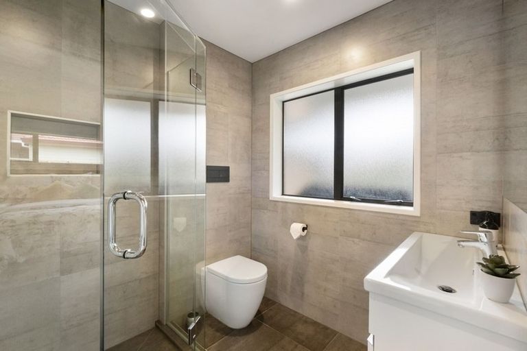 Photo of property in 9 Suncrest Drive, West Harbour, Auckland, 0618