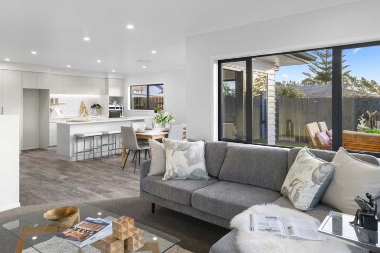 Photo of property in 116a Racecourse Road, Waiuku, 2123