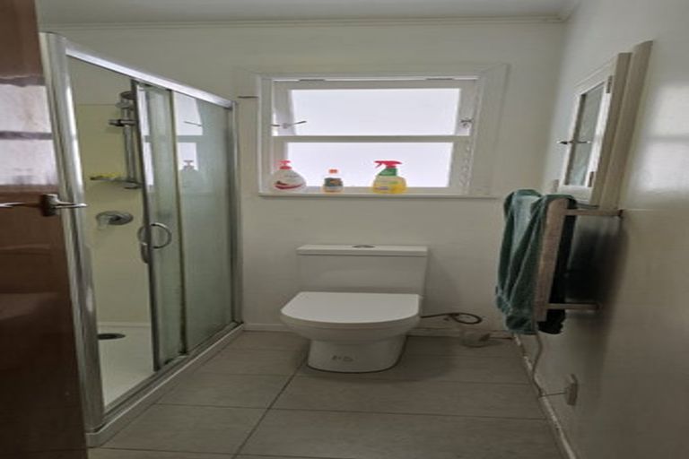 Photo of property in 4 Binsted Road, New Lynn, Auckland, 0600