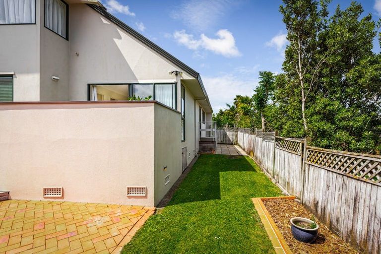 Photo of property in 2/12 Richards Avenue, Forrest Hill, Auckland, 0620