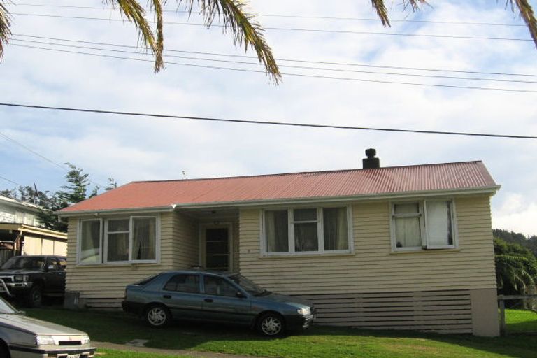 Photo of property in 5 Amundsen Grove, Stokes Valley, Lower Hutt, 5019