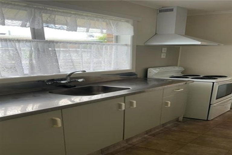 Photo of property in 26 West Coast Road, Glen Eden, Auckland, 0602