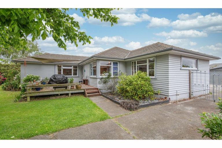 Photo of property in 54 Farquhars Road, Redwood, Christchurch, 8051