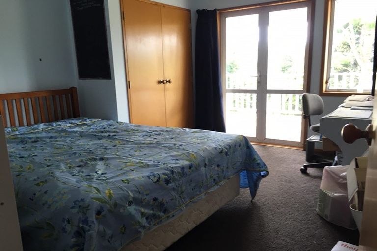 Photo of property in 12 Robin Lane, Browns Bay, Auckland, 0630