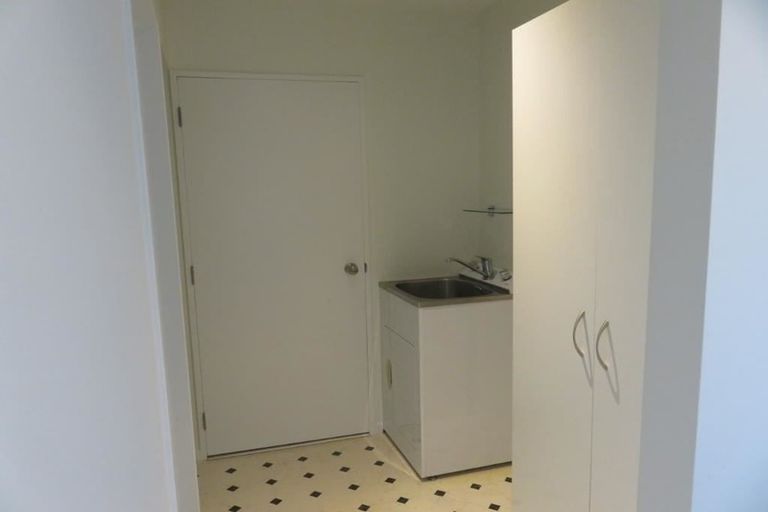 Photo of property in 8b Neeve Place, Taradale, Napier, 4112