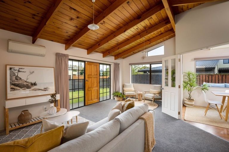 Photo of property in 42 Heta Road, Highlands Park, New Plymouth, 4312
