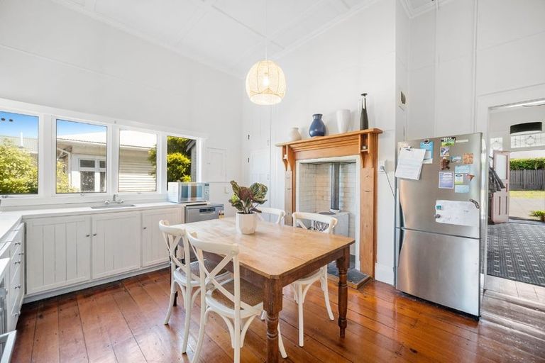 Photo of property in 195 Hinemoa Street, Birkenhead, Auckland, 0626