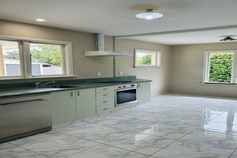 Photo of property in 17 Pembroke Street, Avondale, Christchurch, 8061