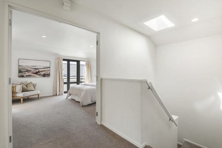 Photo of property in 1/26 Pannill Place, Oteha, Auckland, 0632