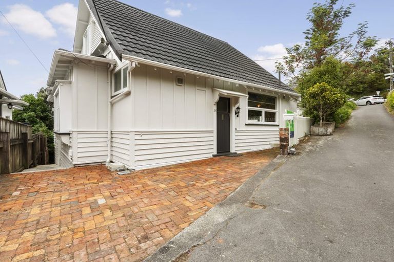 Photo of property in 35 Raroa Road, Kelburn, Wellington, 6012