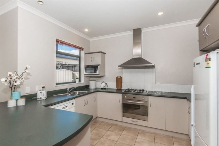 Photo of property in 69 Amesbury Drive, Churton Park, Wellington, 6037