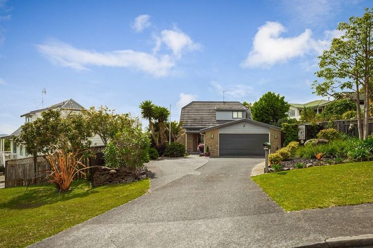 Photo of property in 1/12 Ballini Rise, West Harbour, Auckland, 0618