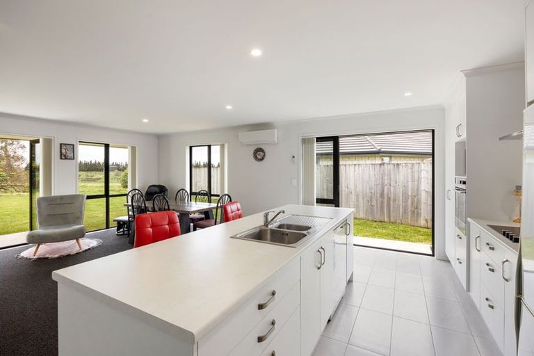 Photo of property in 51 Edgeview Crescent, Fitzroy, Hamilton, 3206
