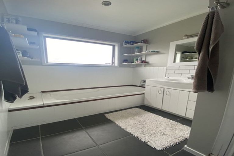 Photo of property in 35 Cleat Street, Whitby, Porirua, 5024