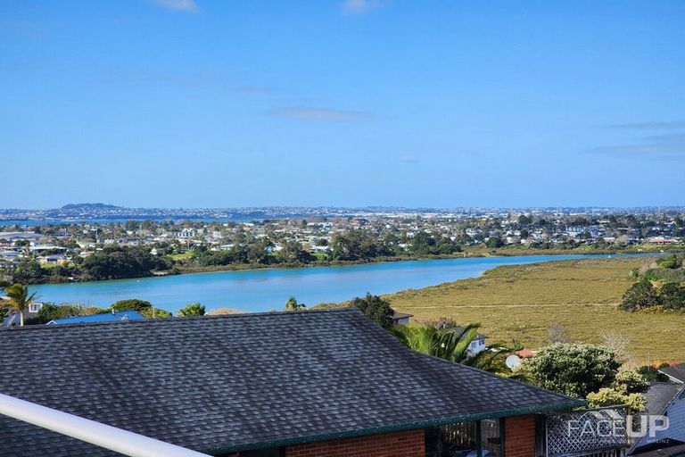 Photo of property in 4 Worthington Place, West Harbour, Auckland, 0618