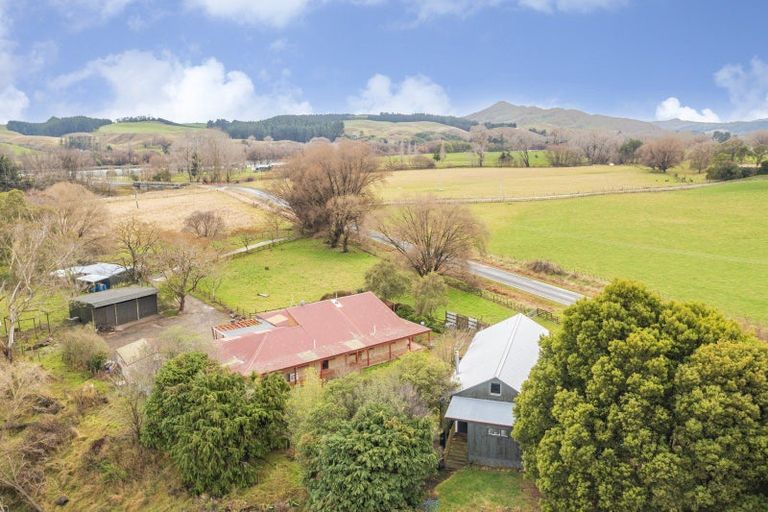 Photo of property in 872 Pourerere Road, Omakere, Waipawa, 4271