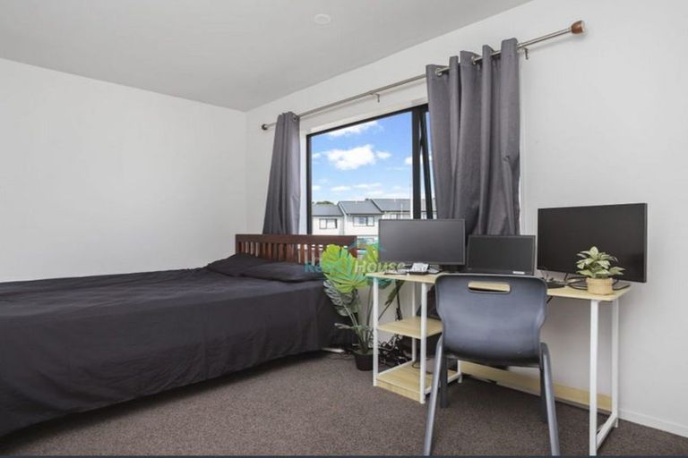 Photo of property in 38 Matawhanga Drive, Wattle Downs, Auckland, 2103