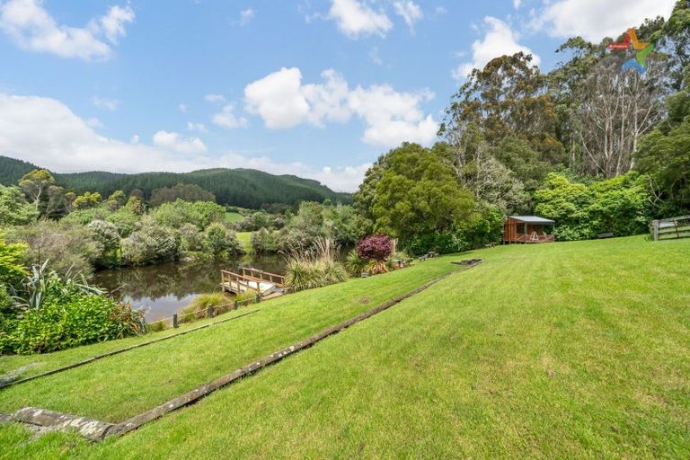Photo of property in 60 Kakariki Way, Whitemans Valley, Upper Hutt, 5371