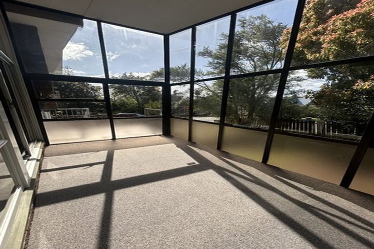 Photo of property in 19 South Lynn Road, Titirangi, Auckland, 0604