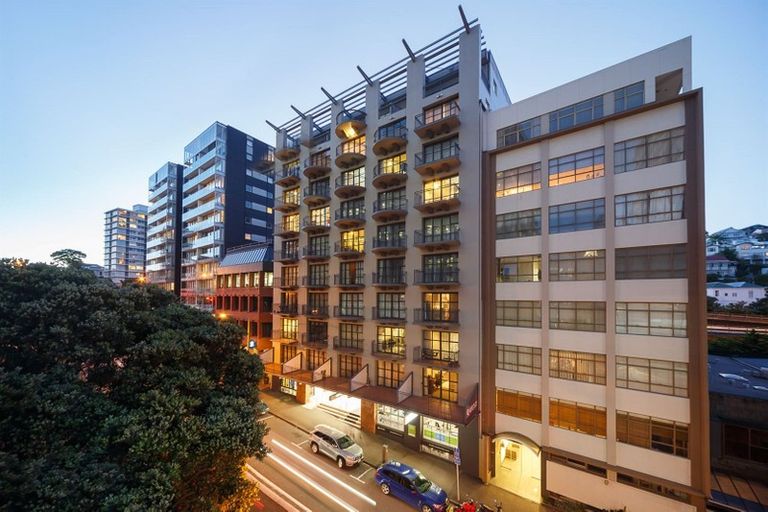 Photo of property in Atrium Towers, 5h/154 The Terrace, Wellington Central, Wellington, 6011