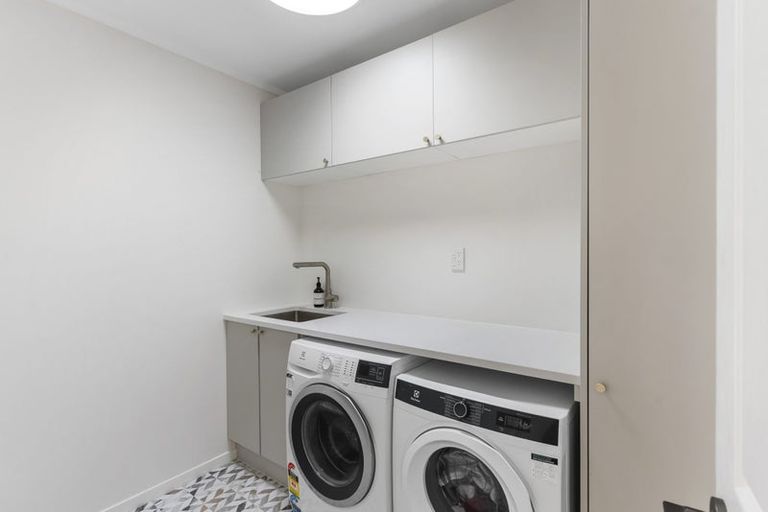 Photo of property in 2/37 Woodlands Crescent, Browns Bay, Auckland, 0630