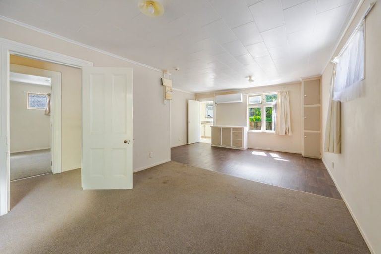 Photo of property in 27 Milton Road, Bluff Hill, Napier, 4110
