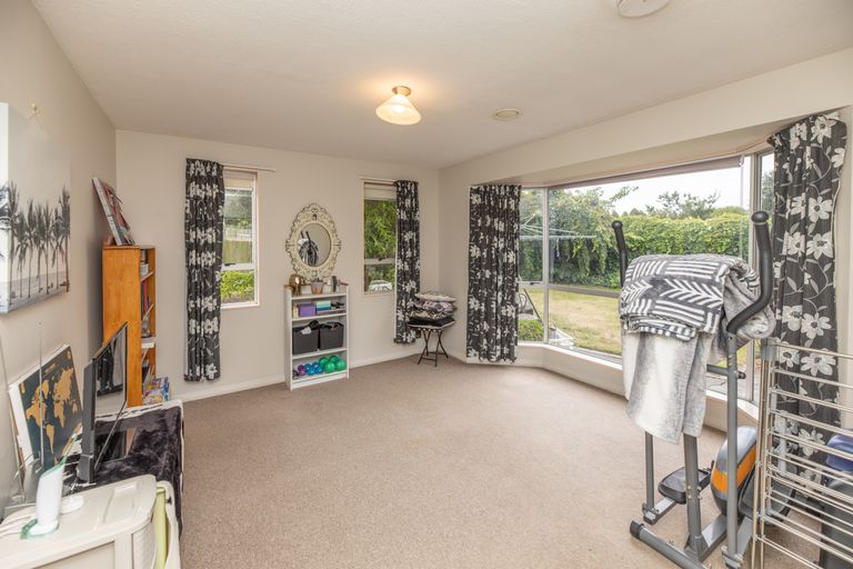 Photo of property in 10a Tracy Place, Redwood, Christchurch, 8051