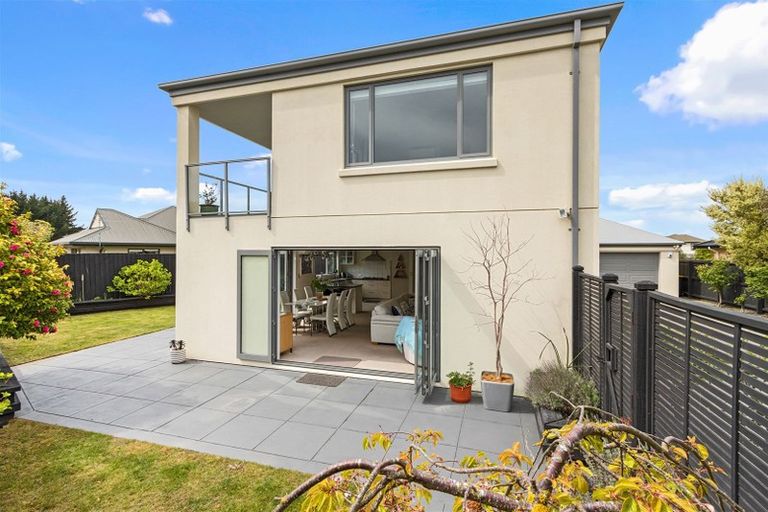 Photo of property in 5 Stoneleigh Green, Parklands, Christchurch, 8083