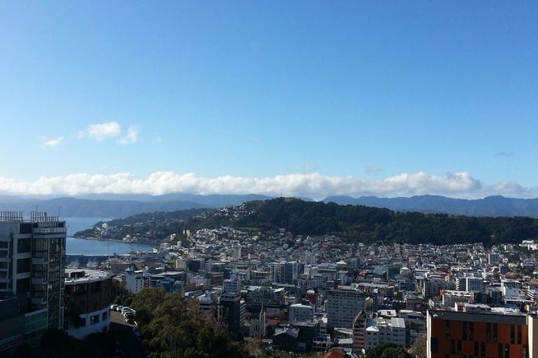 Photo of property in 90 Kelburn Parade, Kelburn, Wellington, 6012