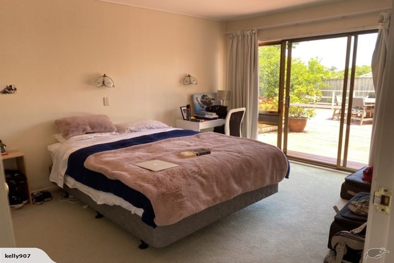 Photo of property in 16 Oliver Twist Avenue, Mellons Bay, Auckland, 2014