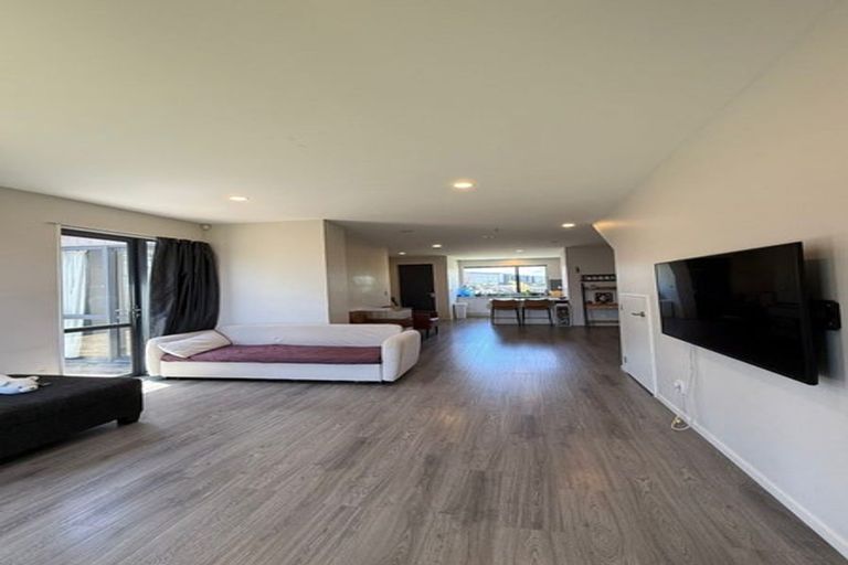 Photo of property in 6 Te Aparangi Road, Papakura, 2110