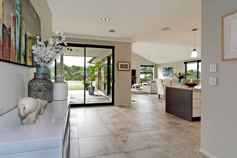 Photo of property in 82a Shaw Road, Oratia, Auckland, 0604