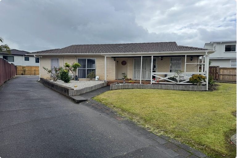 Photo of property in 16 Allington Road, Massey, Auckland, 0614