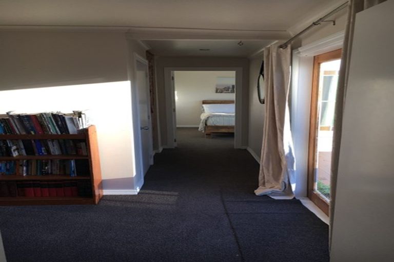 Photo of property in 58 Fairview Crescent, Kelburn, Wellington, 6012