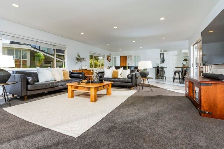 Photo of property in 1/25 Churchill Road, Murrays Bay, Auckland, 0630