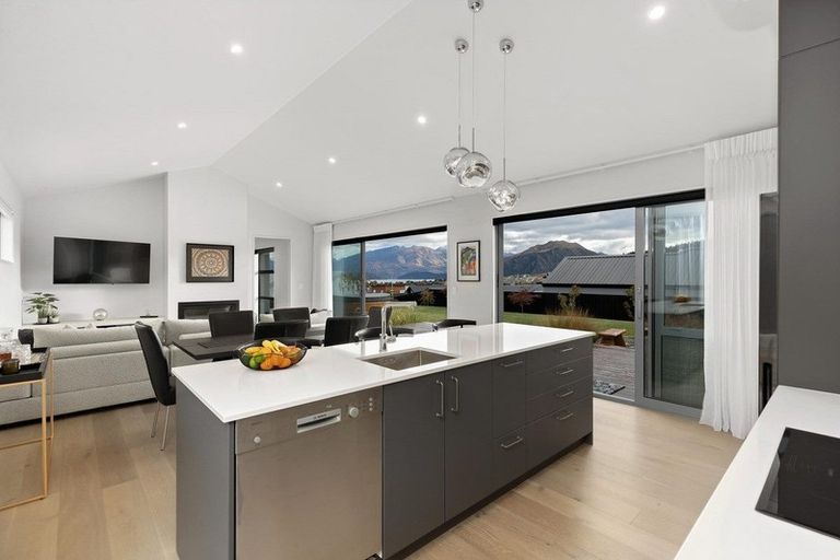 Photo of property in 8 The Heights Avenue, Wanaka, 9305